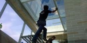 苏州玻璃保(bao)护(hu)膜(mo)能解决玻璃所带来的困扰。